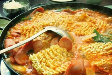 Hé lộ nguyên nhân 100% mẫu mì tôm chứa axit